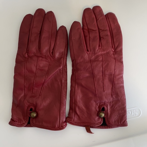 %100 Leather Red Gloves - Picture 2 of 4